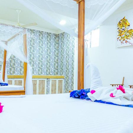 Sands Inn Hotel Pwani Mchangani Eksteriør bilde