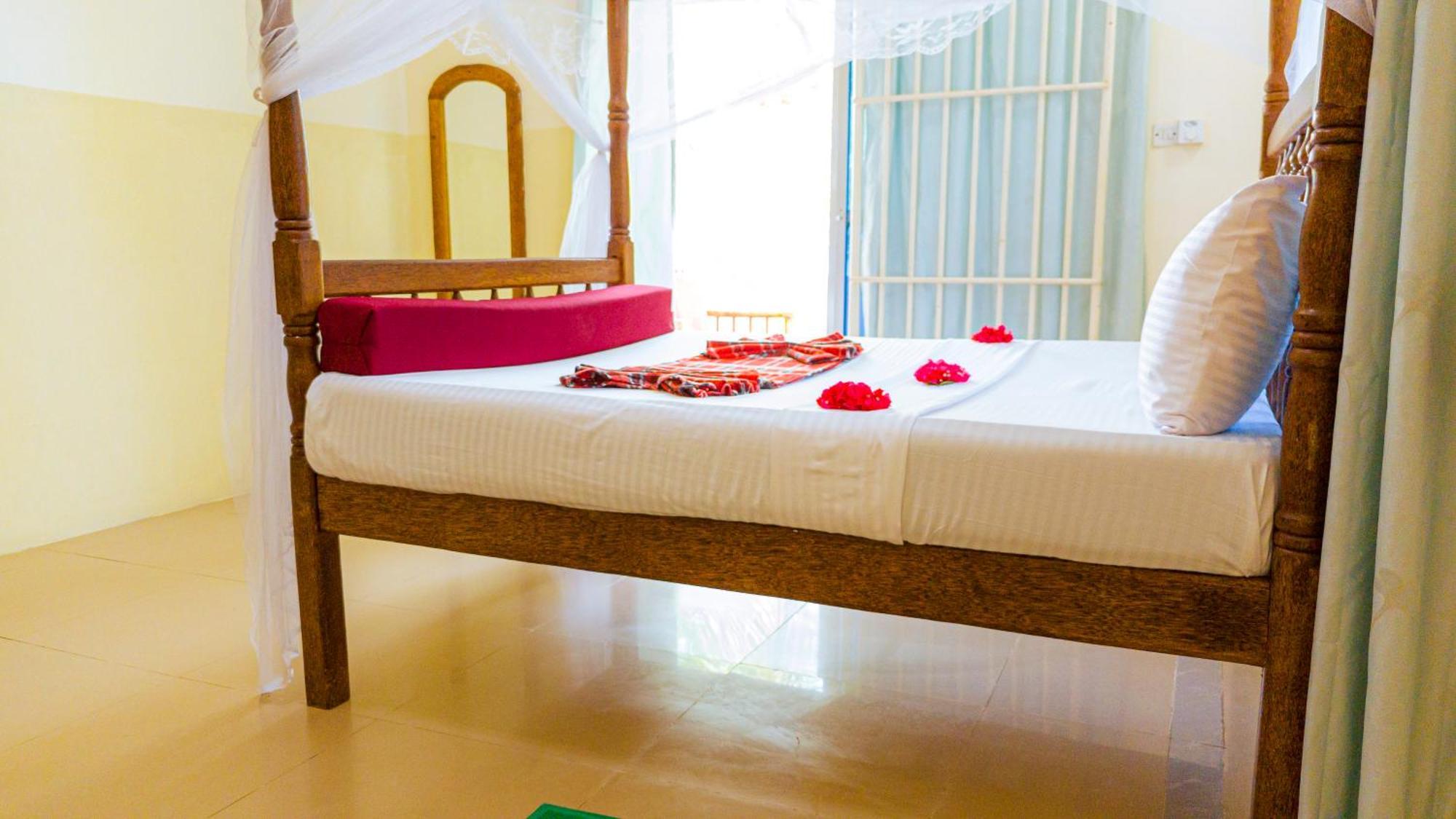 Sands Inn Hotel Pwani Mchangani Eksteriør bilde