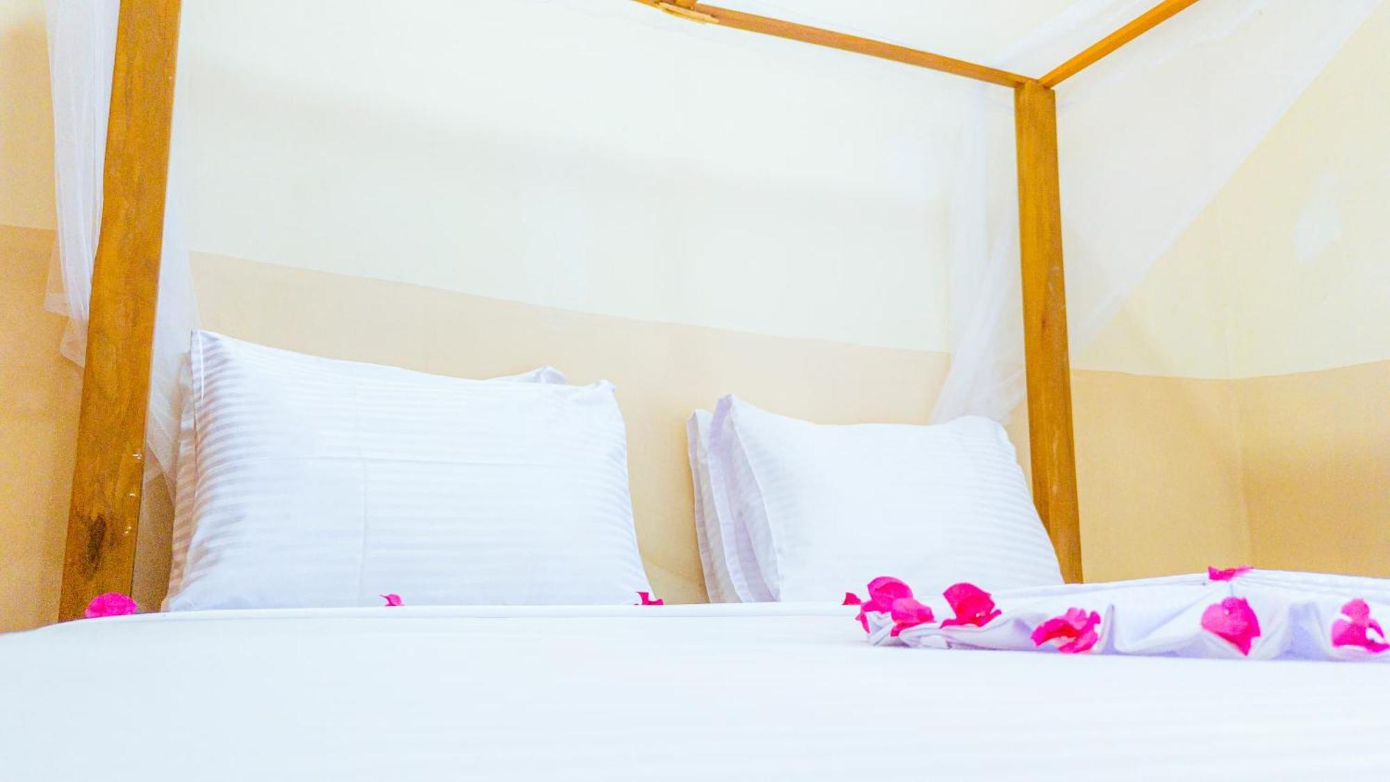 Sands Inn Hotel Pwani Mchangani Eksteriør bilde